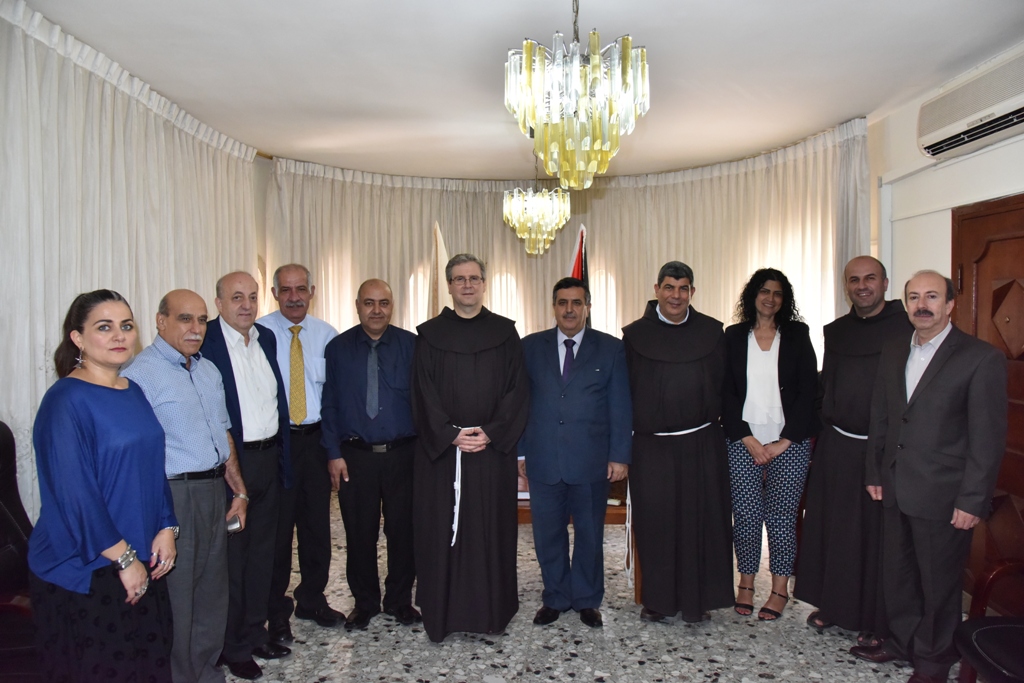 رئيس وأعضاء مجلس بلدية بيت لحم يستقبلون حارس الأراضي المقدسة 