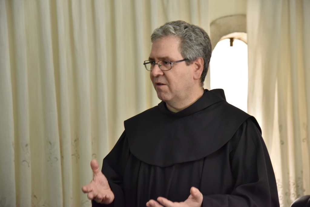 رئيس وأعضاء مجلس بلدية بيت لحم يستقبلون حارس الأراضي المقدسة 