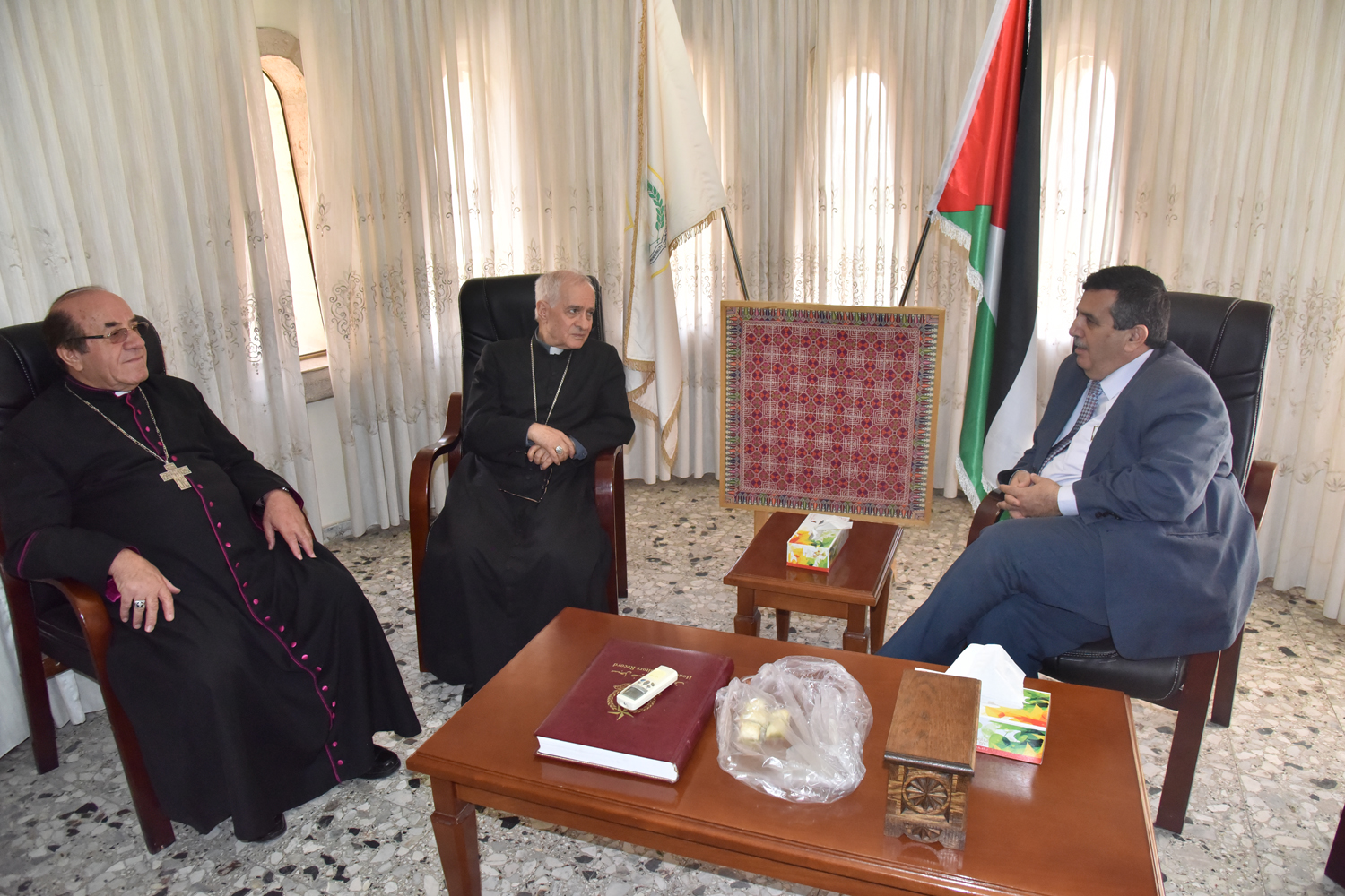 سلمان يستقبل المطران بطرس ملكي والمطران ثيوفانيس والمونسنيور منصور متوكا