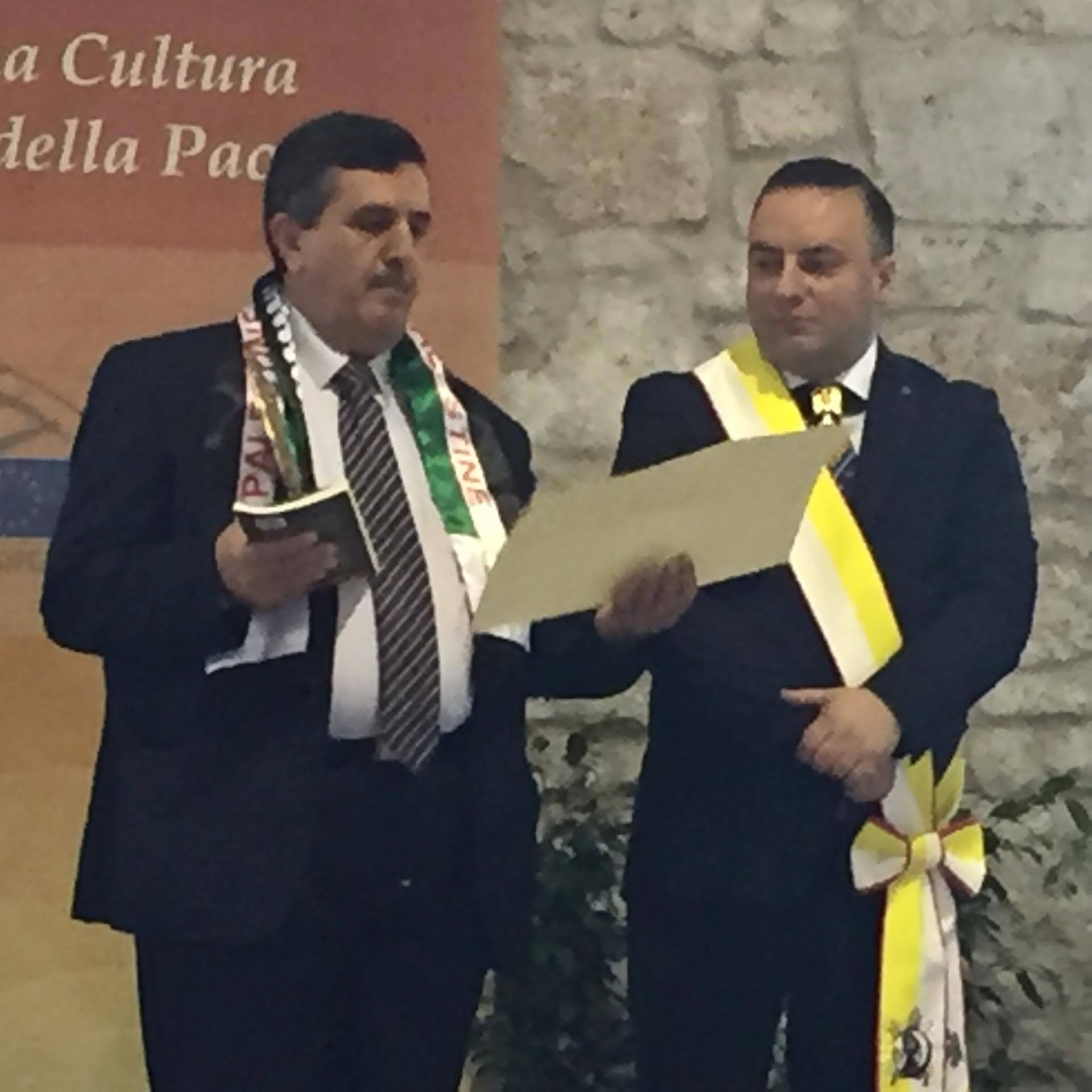 رئيس بلدية بيت لحم المحامي انطون سلمان يتلقى جائزة السلام والثقافة الدولية في إيطاليا