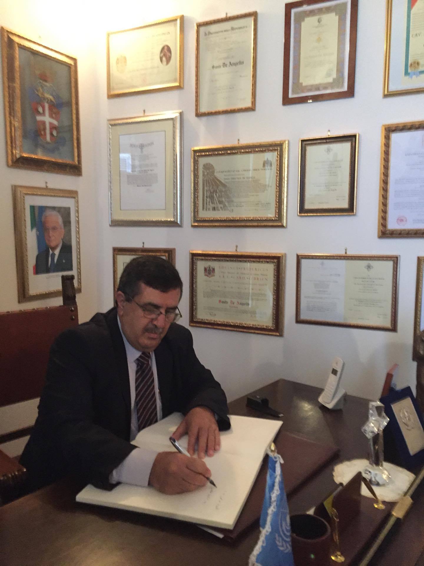 رئيس بلدية بيت لحم المحامي انطون سلمان يتلقى جائزة السلام والثقافة الدولية في إيطاليا