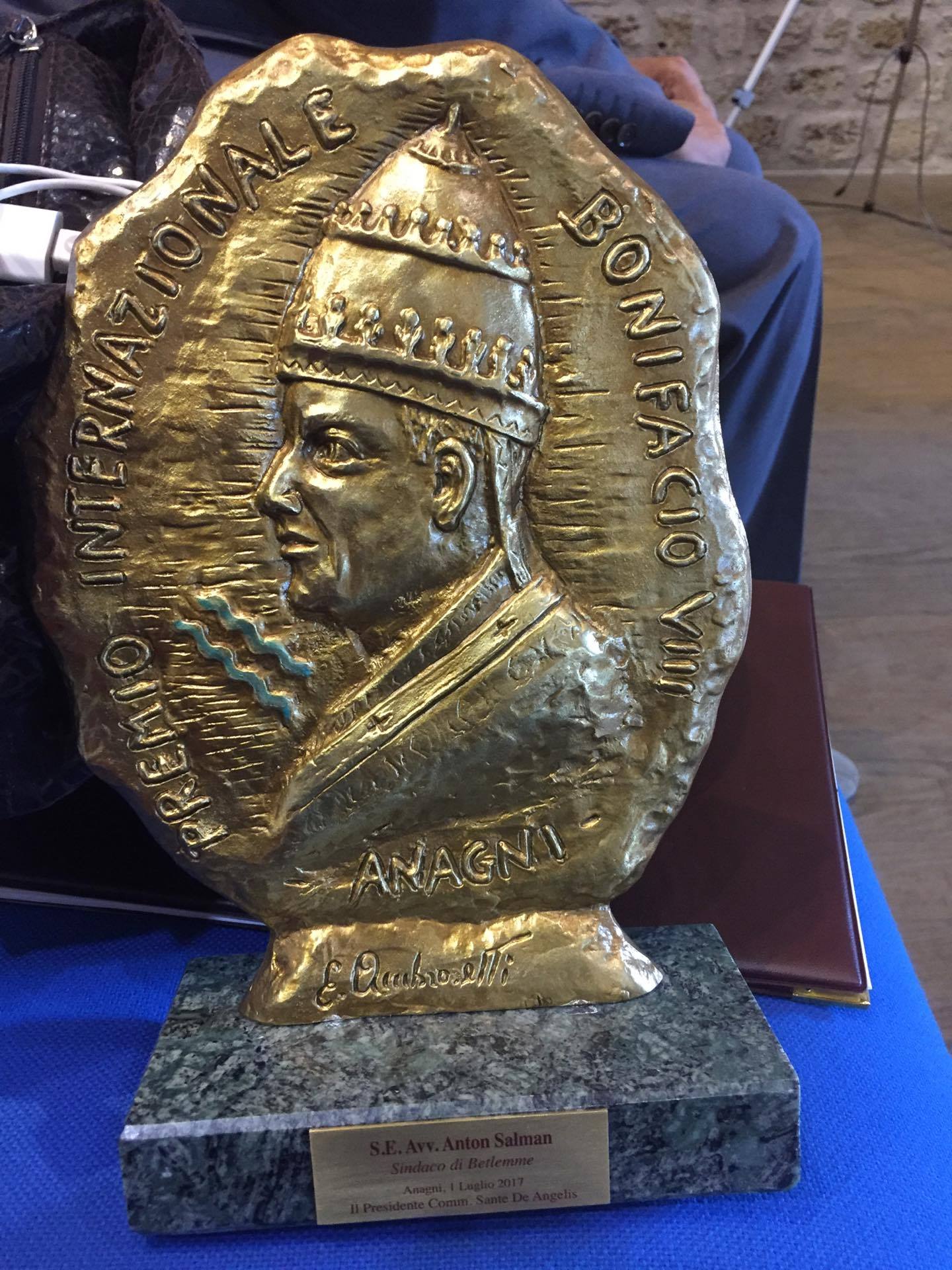 رئيس بلدية بيت لحم المحامي انطون سلمان يتلقى جائزة السلام والثقافة الدولية في إيطاليا