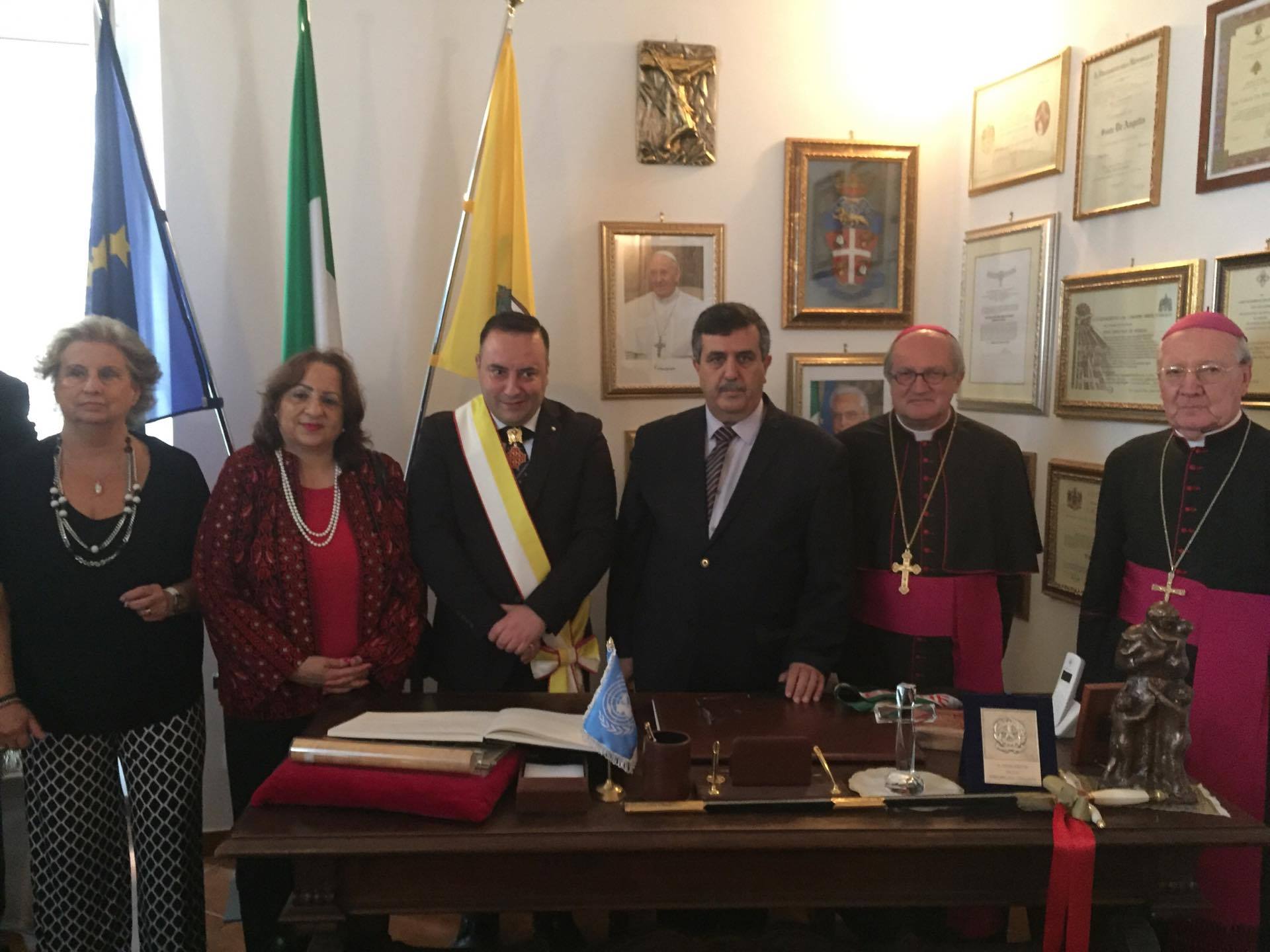 رئيس بلدية بيت لحم المحامي انطون سلمان يتلقى جائزة السلام والثقافة الدولية في إيطاليا