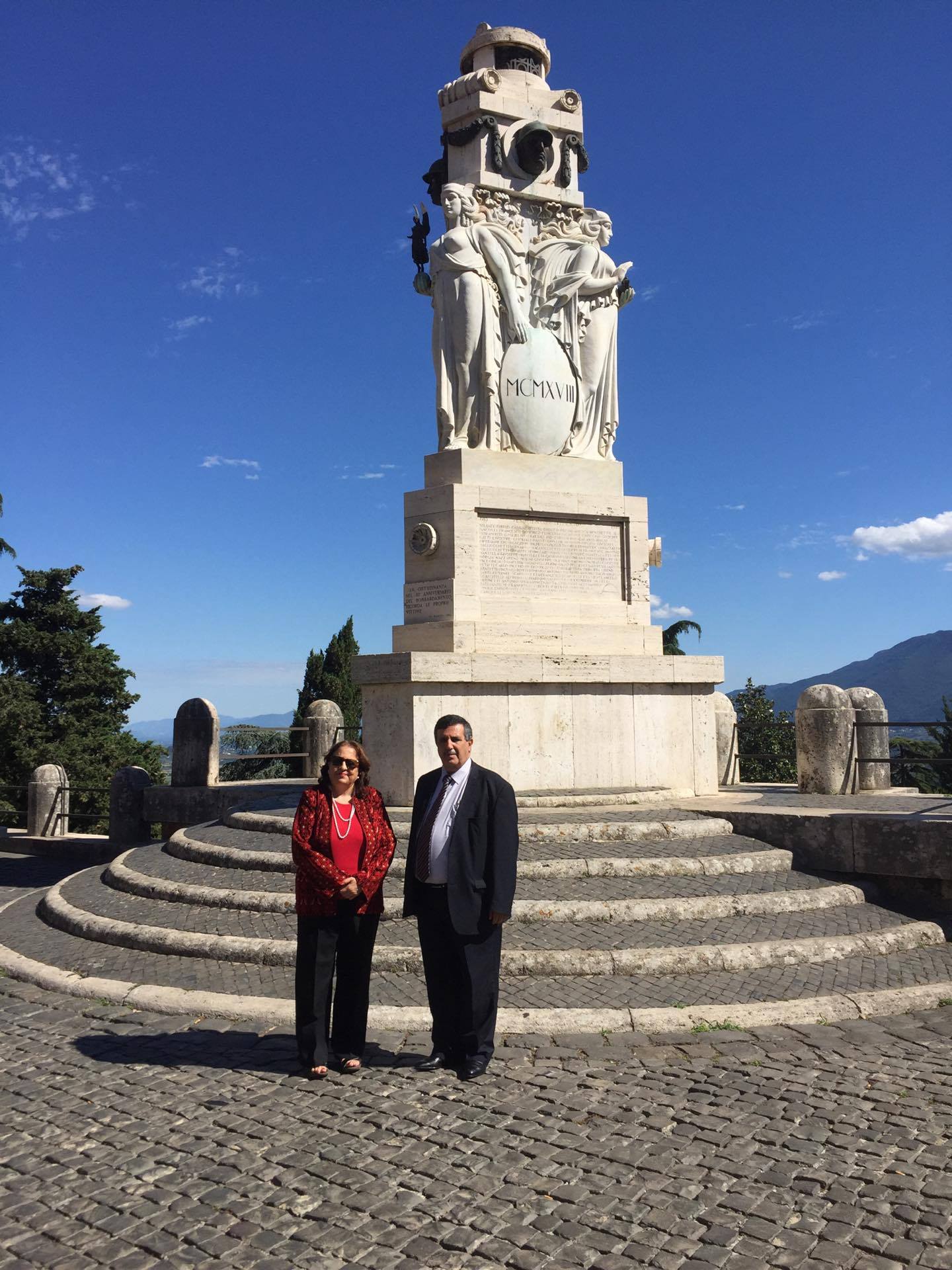 رئيس بلدية بيت لحم المحامي انطون سلمان يتلقى جائزة السلام والثقافة الدولية في إيطاليا