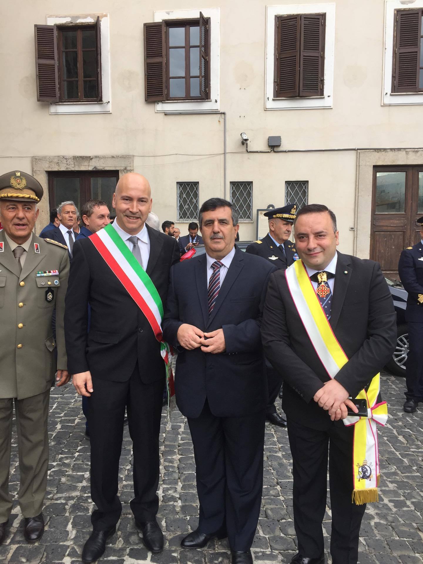 رئيس بلدية بيت لحم المحامي انطون سلمان يتلقى جائزة السلام والثقافة الدولية في إيطاليا