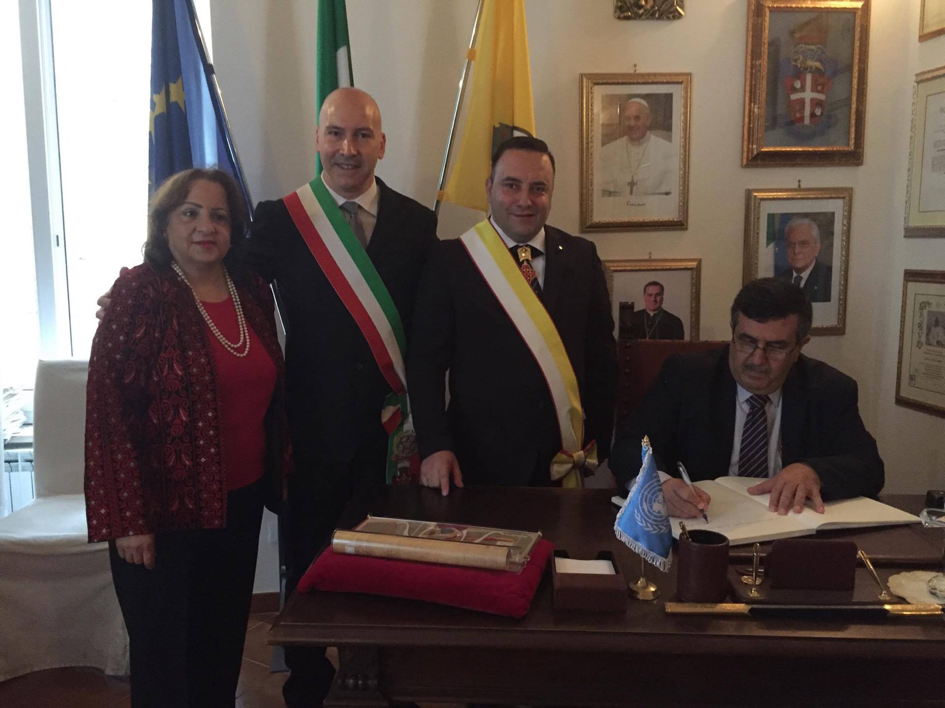 رئيس بلدية بيت لحم المحامي انطون سلمان يتلقى جائزة السلام والثقافة الدولية في إيطاليا