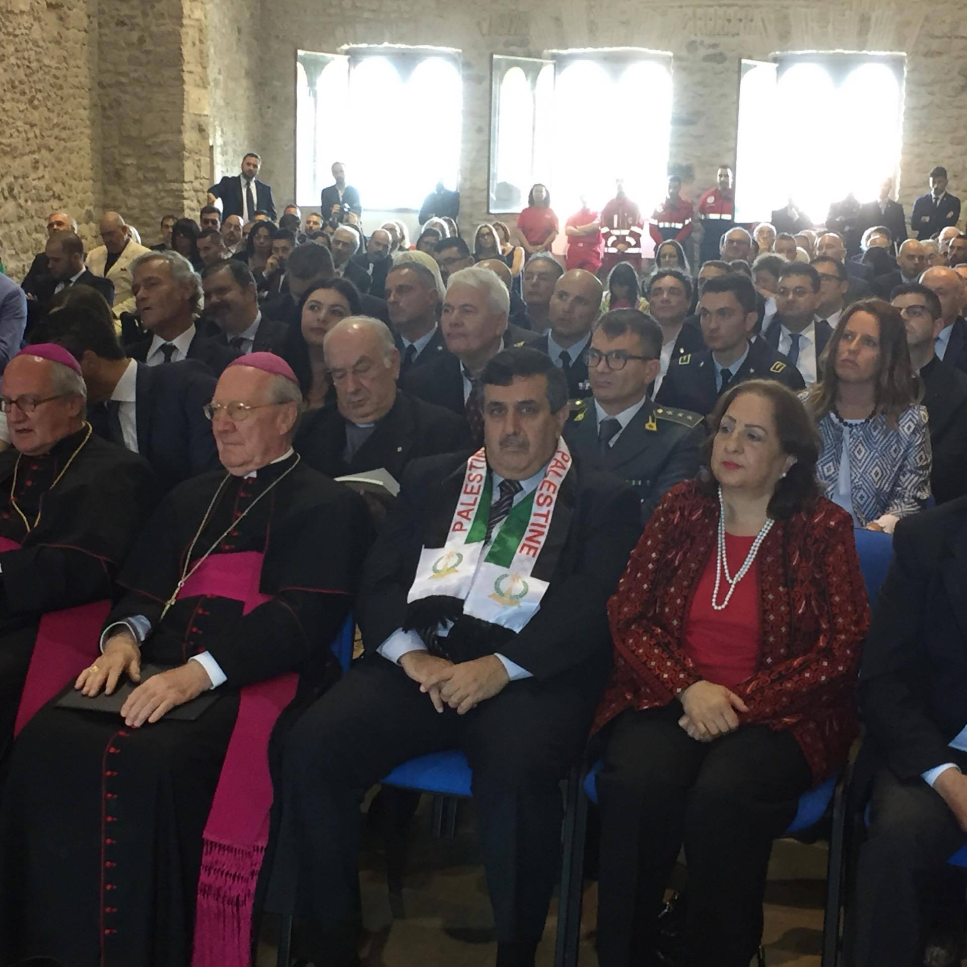 رئيس بلدية بيت لحم المحامي انطون سلمان يتلقى جائزة السلام والثقافة الدولية في إيطاليا