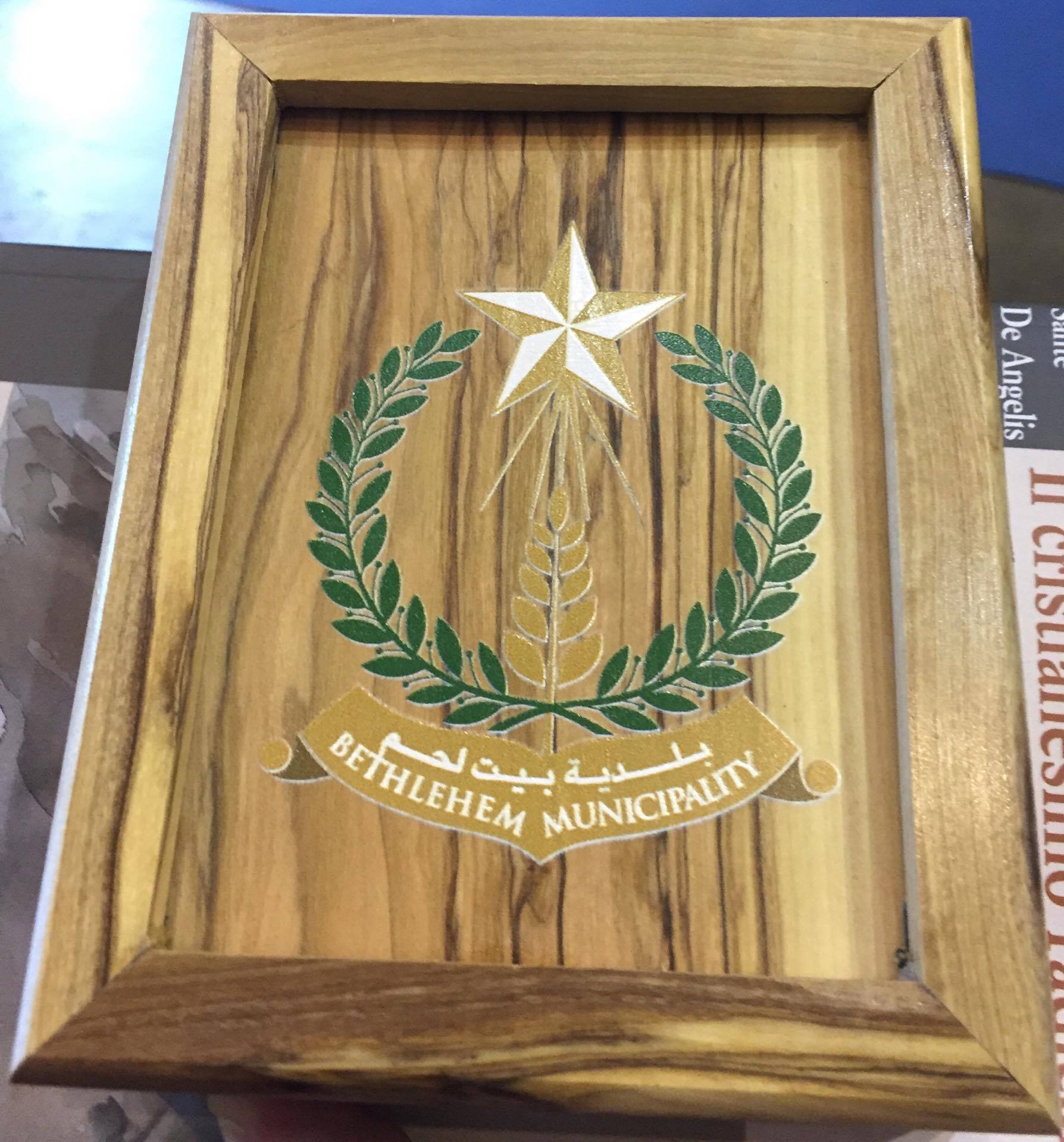 رئيس بلدية بيت لحم المحامي انطون سلمان يتلقى جائزة السلام والثقافة الدولية في إيطاليا