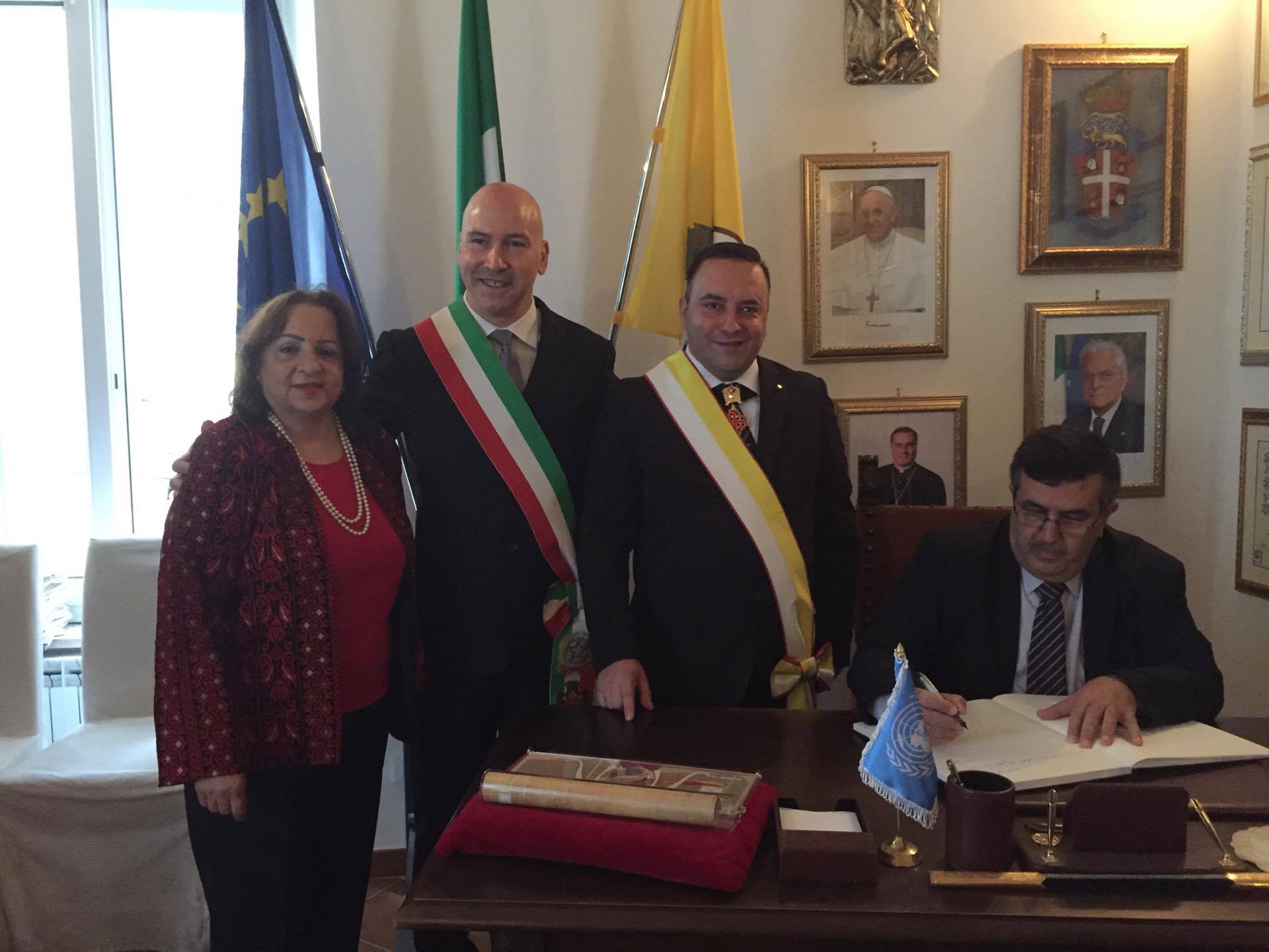 رئيس بلدية بيت لحم المحامي انطون سلمان يتلقى جائزة السلام والثقافة الدولية في إيطاليا