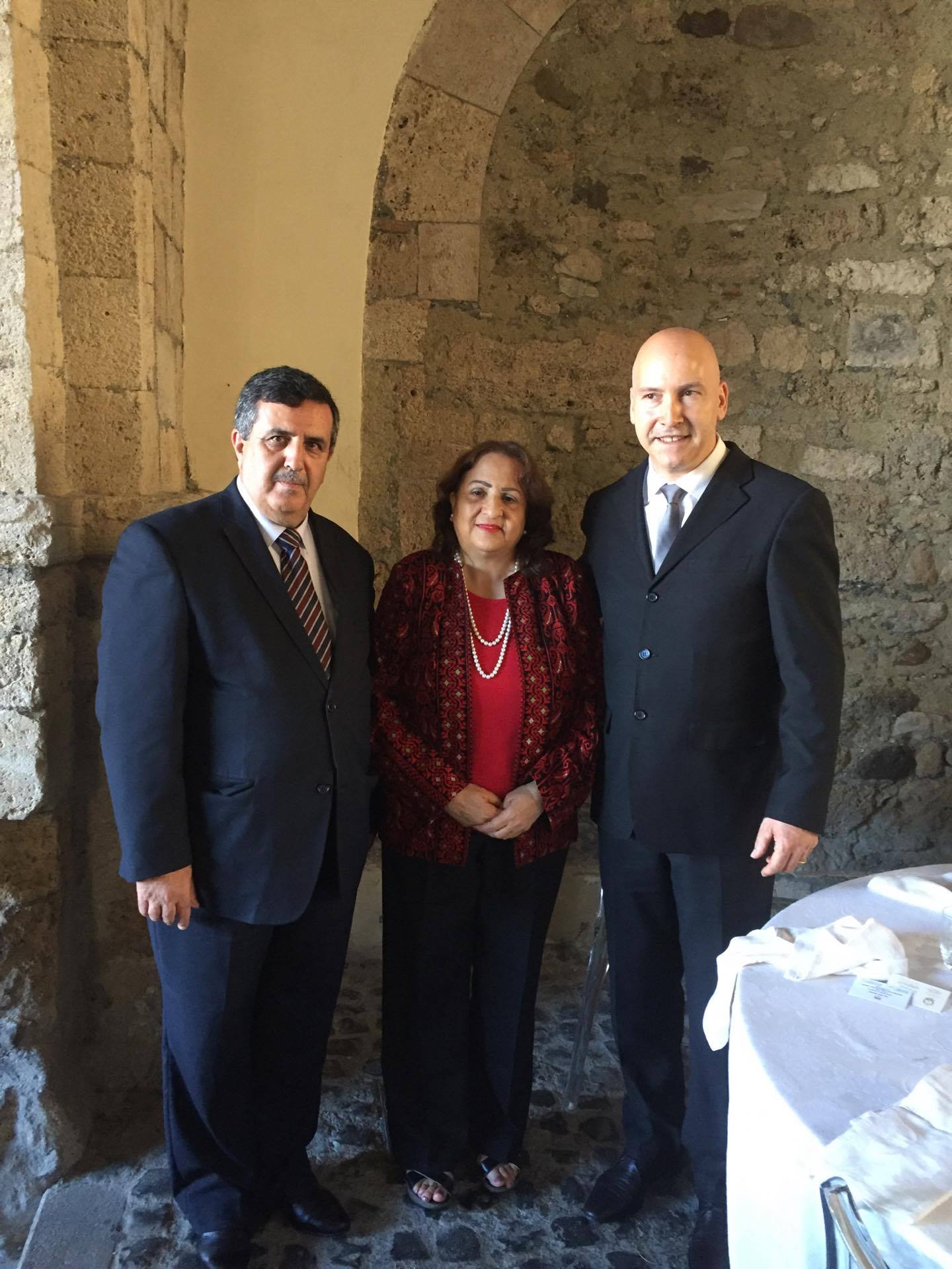 رئيس بلدية بيت لحم المحامي انطون سلمان يتلقى جائزة السلام والثقافة الدولية في إيطاليا