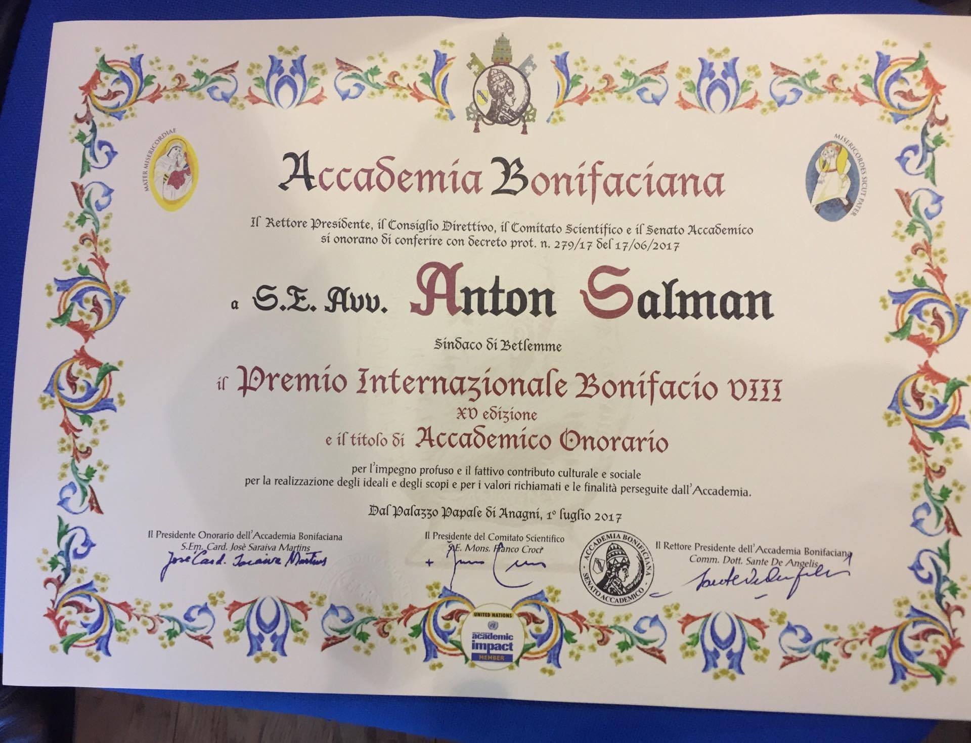 رئيس بلدية بيت لحم المحامي انطون سلمان يتلقى جائزة السلام والثقافة الدولية في إيطاليا