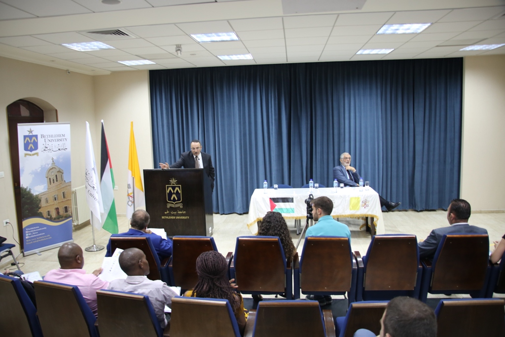 نائب رئيس البلدية يشارك في افتتاح الدورة الصيفية الخاصة بالتنمية والثقافات  في جامعة بيت لحم ويستقبل مدير شبكة التعاون والتنمية وعميد كلية إدارة الأعمال 