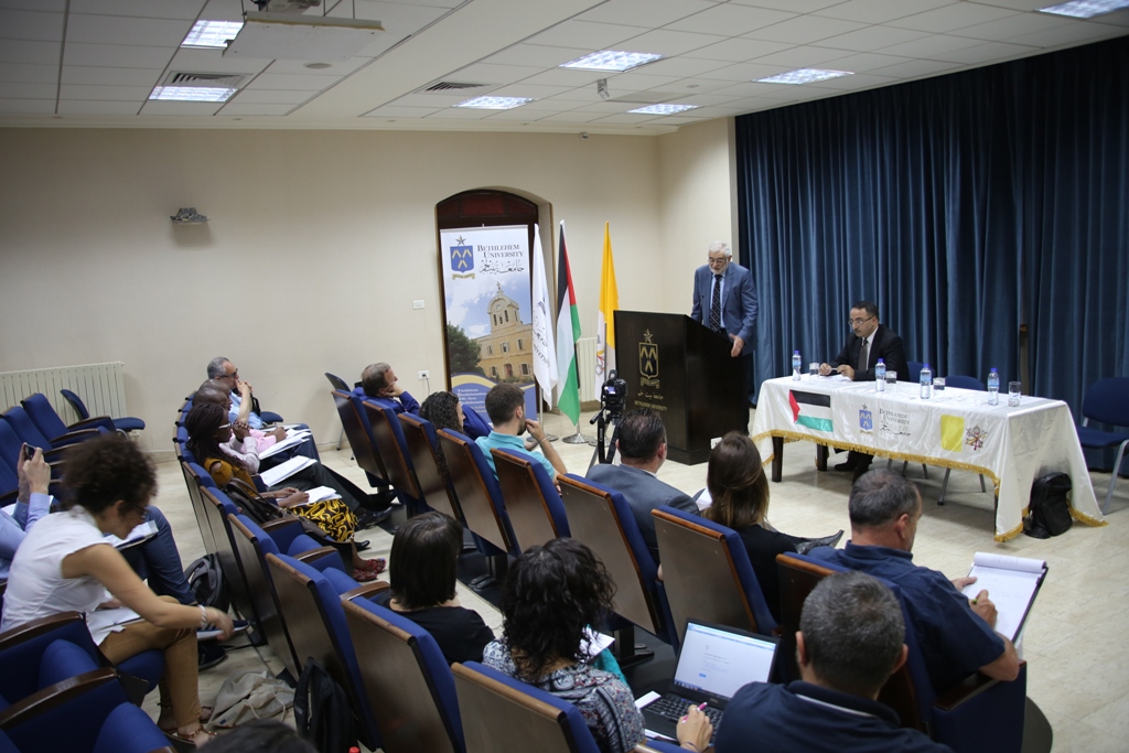 نائب رئيس البلدية يشارك في افتتاح الدورة الصيفية الخاصة بالتنمية والثقافات  في جامعة بيت لحم ويستقبل مدير شبكة التعاون والتنمية وعميد كلية إدارة الأعمال 