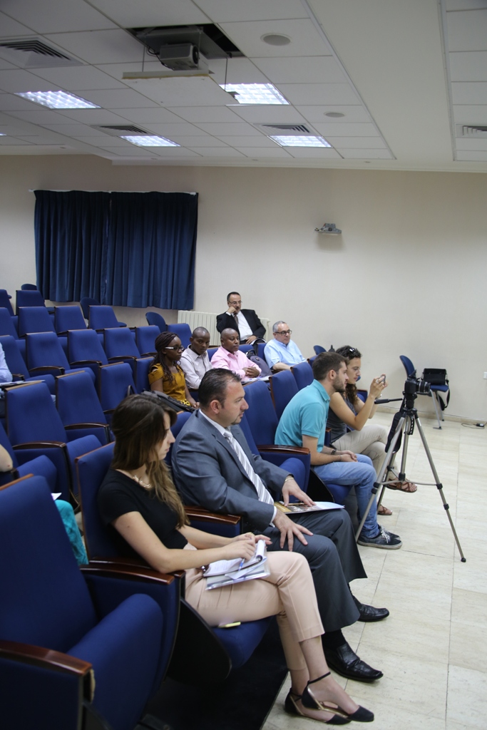 نائب رئيس البلدية يشارك في افتتاح الدورة الصيفية الخاصة بالتنمية والثقافات  في جامعة بيت لحم ويستقبل مدير شبكة التعاون والتنمية وعميد كلية إدارة الأعمال 