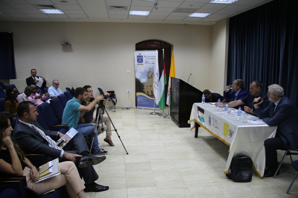 نائب رئيس البلدية يشارك في افتتاح الدورة الصيفية الخاصة بالتنمية والثقافات  في جامعة بيت لحم ويستقبل مدير شبكة التعاون والتنمية وعميد كلية إدارة الأعمال 