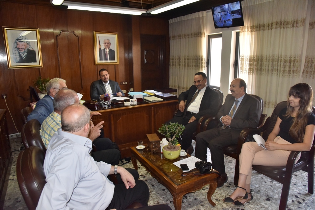 نائب رئيس البلدية يشارك في افتتاح الدورة الصيفية الخاصة بالتنمية والثقافات  في جامعة بيت لحم ويستقبل مدير شبكة التعاون والتنمية وعميد كلية إدارة الأعمال 