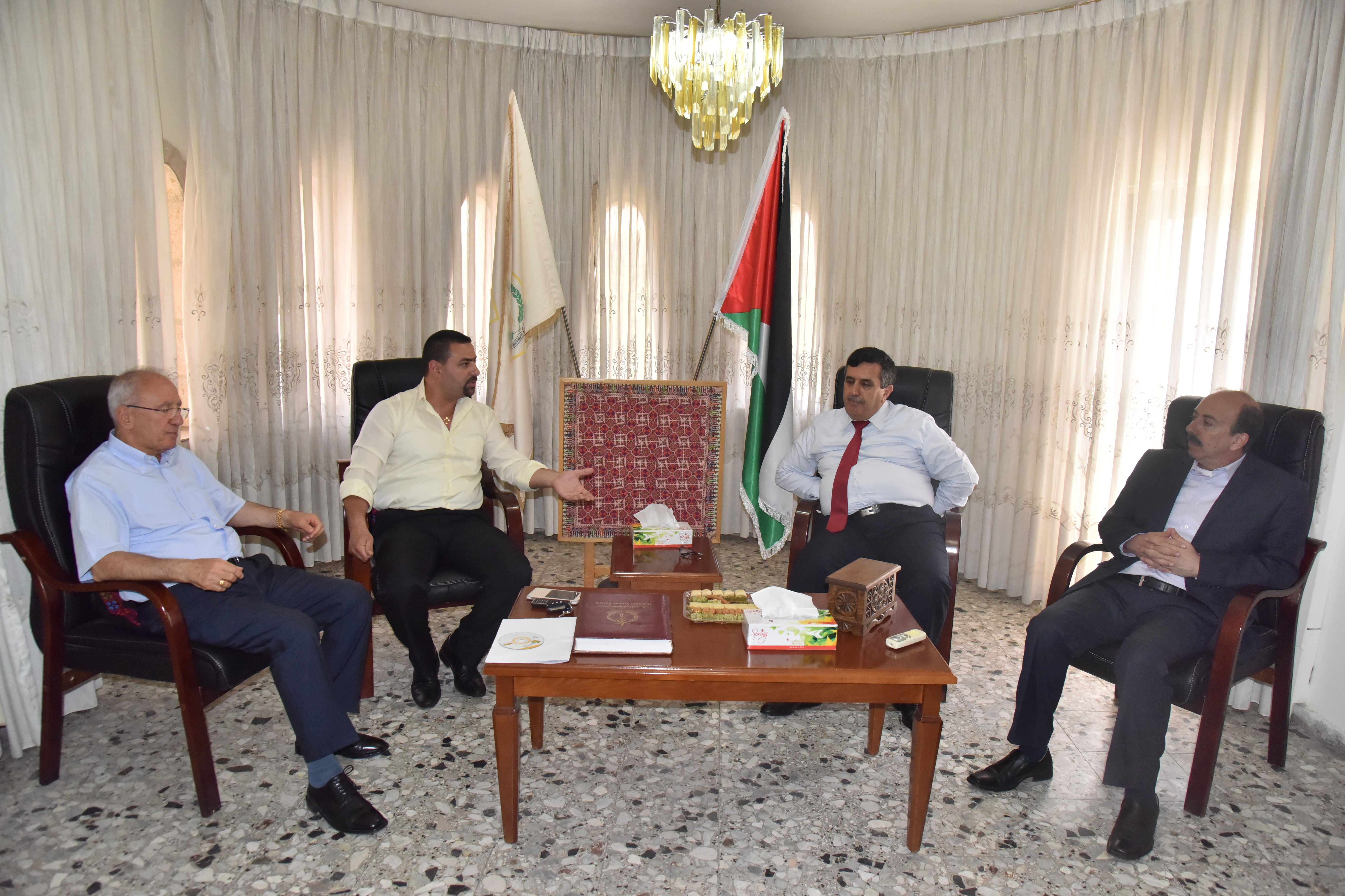 سلمان يلتقي عددا من الوفود ومقاطعة هينو توجه دعوة له للمشاركة في إحتفالات الميلاد في بلجيكا وللإحتفال  بمرور 5 أعوام على توقيع التوأمة مع تورني 