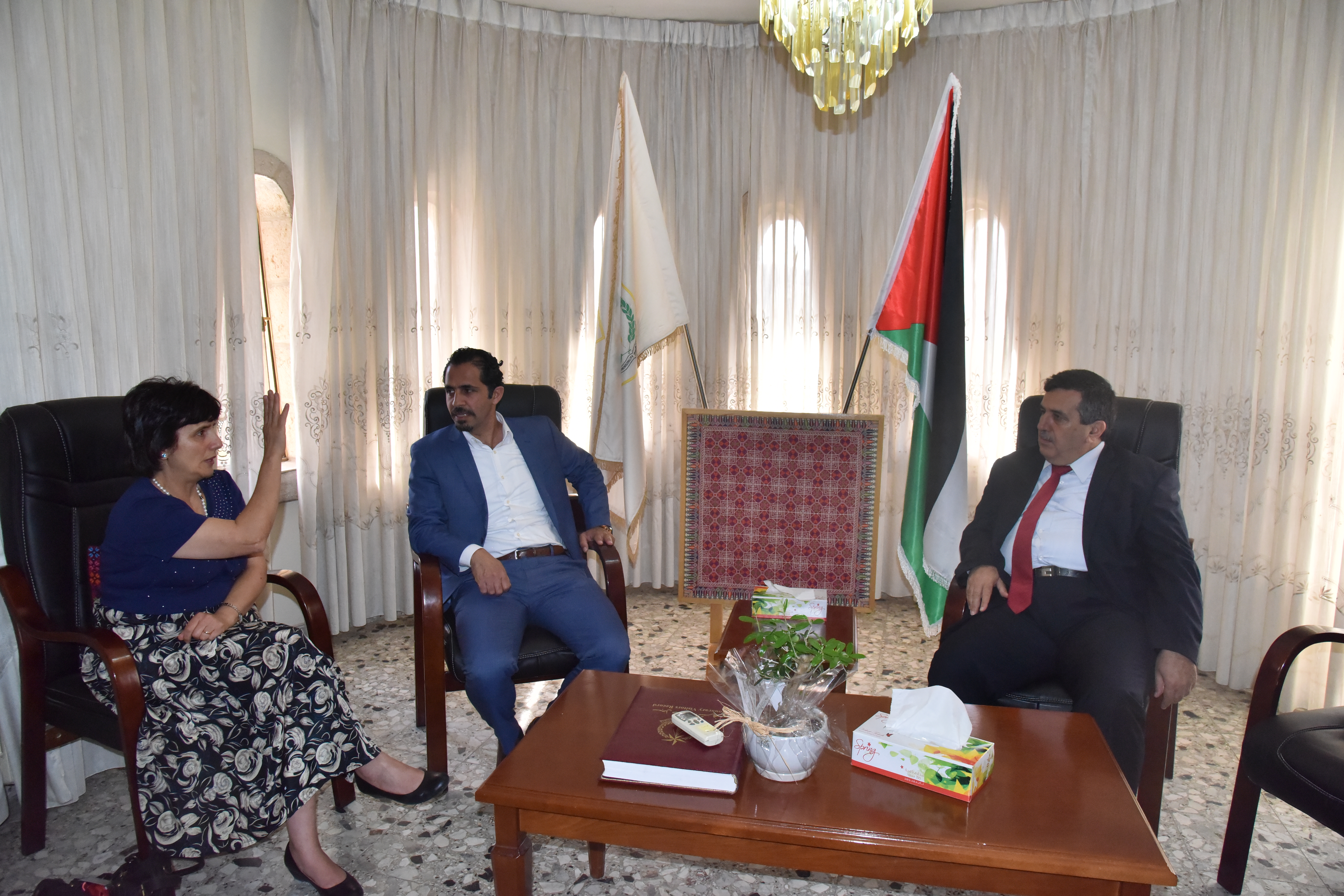 سلمان يلتقي عددا من الوفود ومقاطعة هينو توجه دعوة له للمشاركة في إحتفالات الميلاد في بلجيكا وللإحتفال  بمرور 5 أعوام على توقيع التوأمة مع تورني 