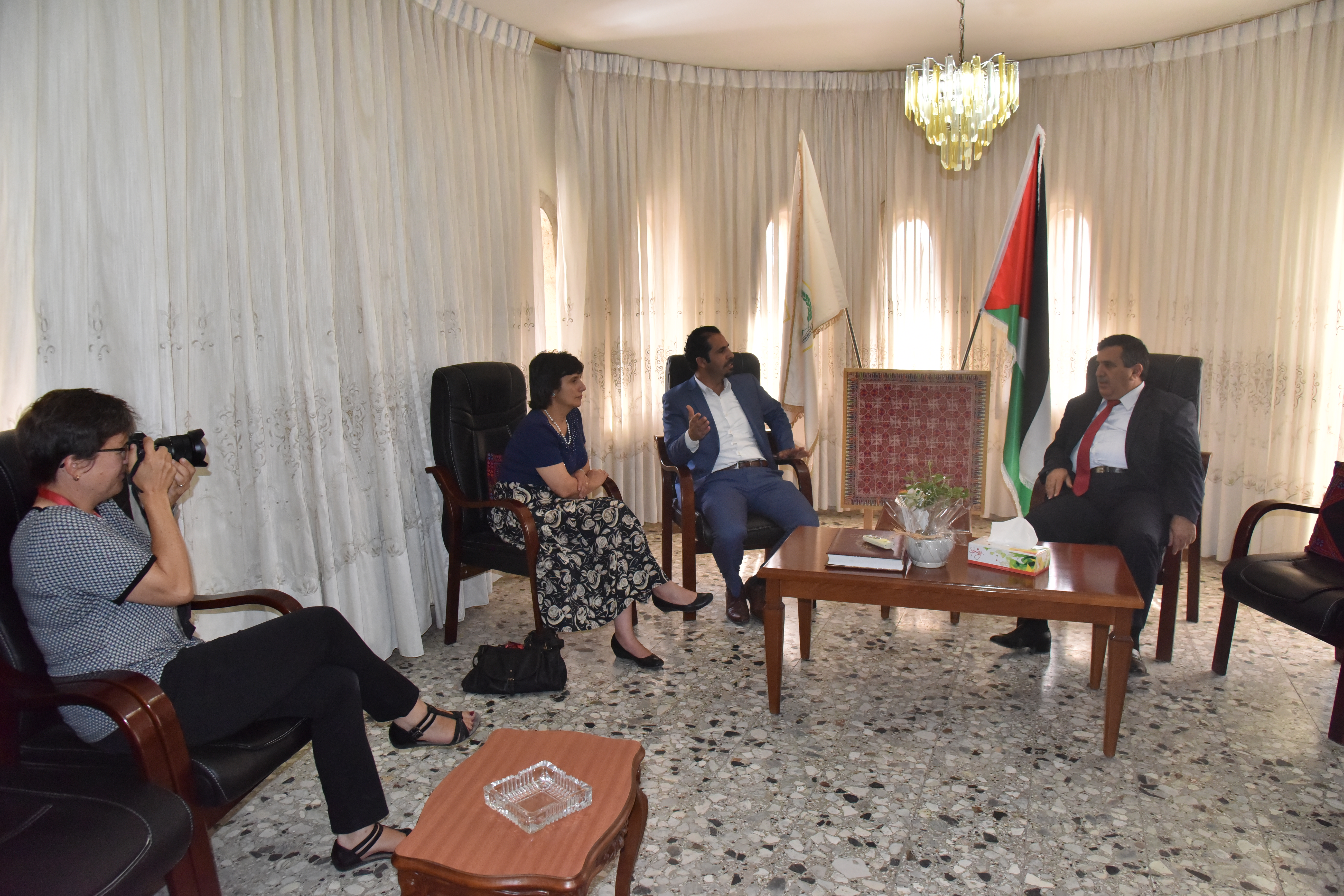 سلمان يلتقي عددا من الوفود ومقاطعة هينو توجه دعوة له للمشاركة في إحتفالات الميلاد في بلجيكا وللإحتفال  بمرور 5 أعوام على توقيع التوأمة مع تورني 