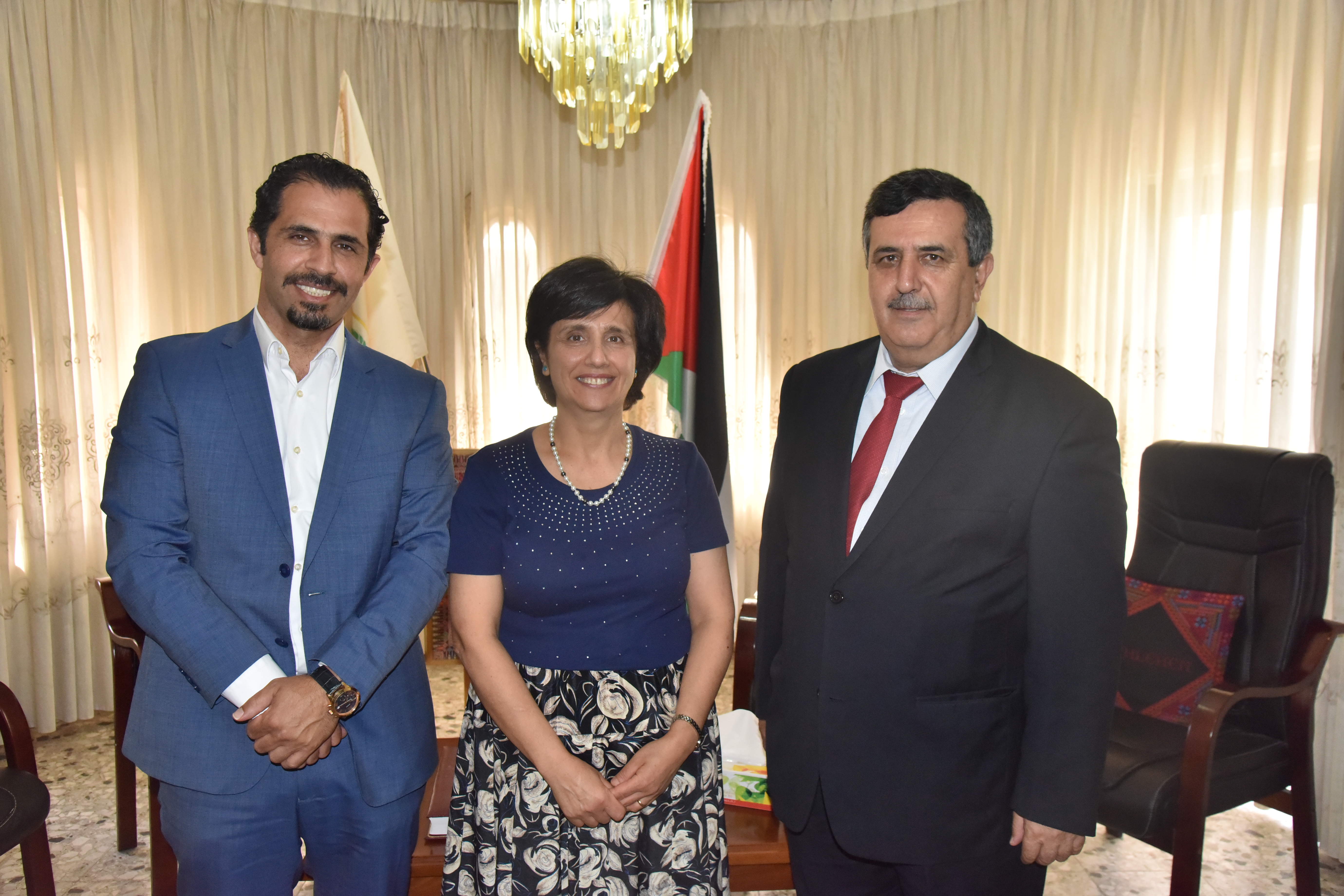 سلمان يلتقي عددا من الوفود ومقاطعة هينو توجه دعوة له للمشاركة في إحتفالات الميلاد في بلجيكا وللإحتفال  بمرور 5 أعوام على توقيع التوأمة مع تورني 