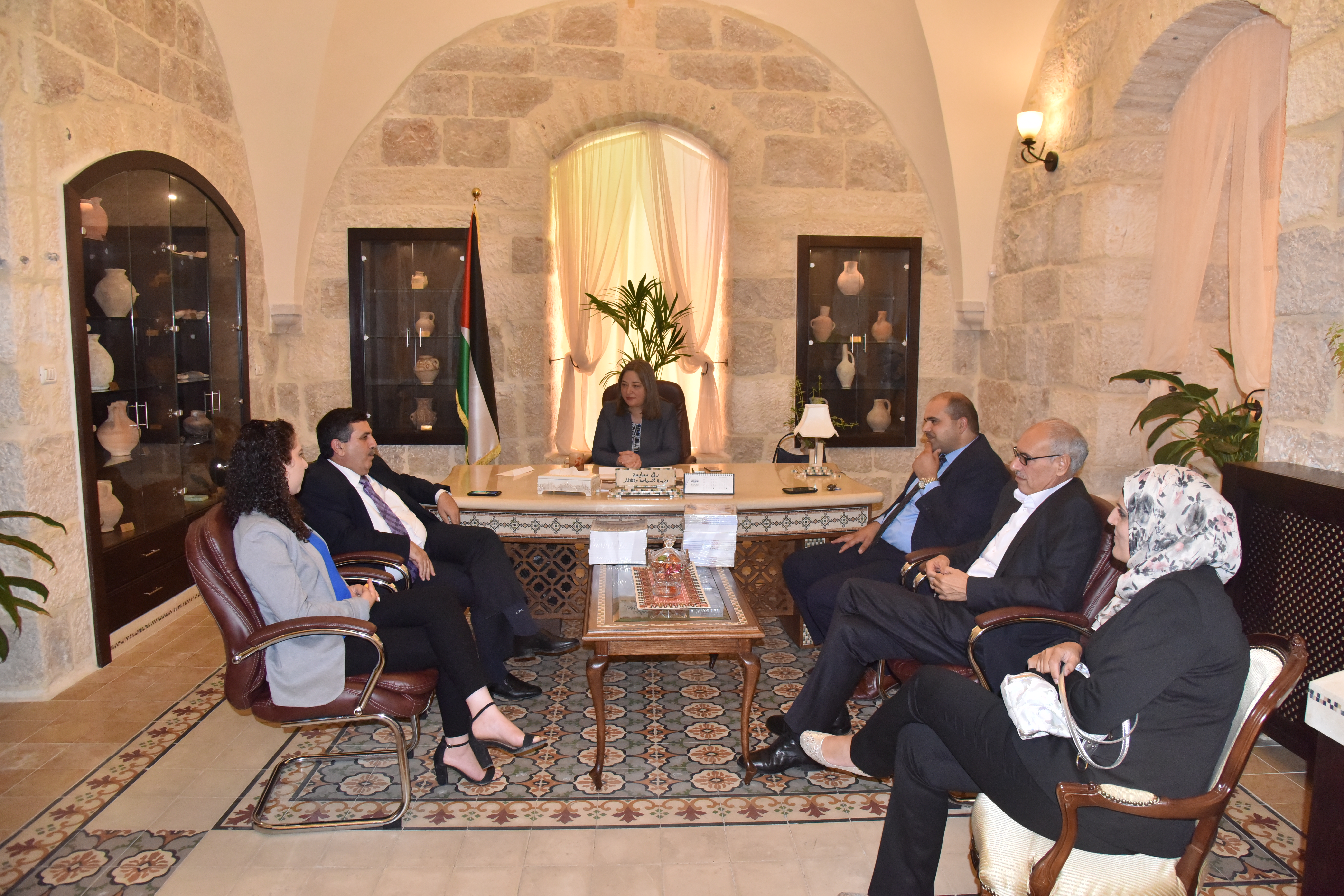 معايعة وسلمان يطلقان كتاب دليل بيت لحم المصور