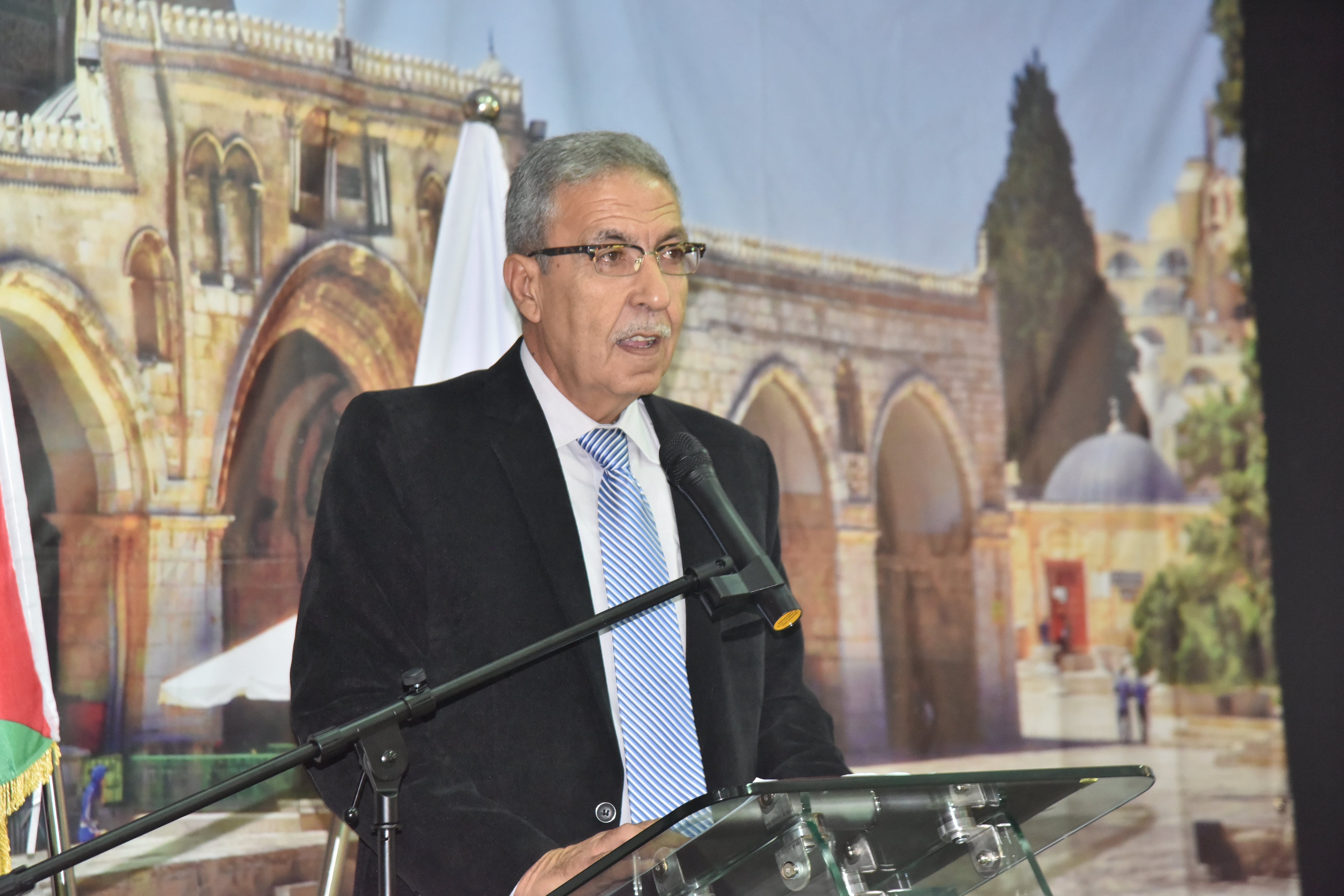 معايعة وسلمان يطلقان كتاب دليل بيت لحم المصور