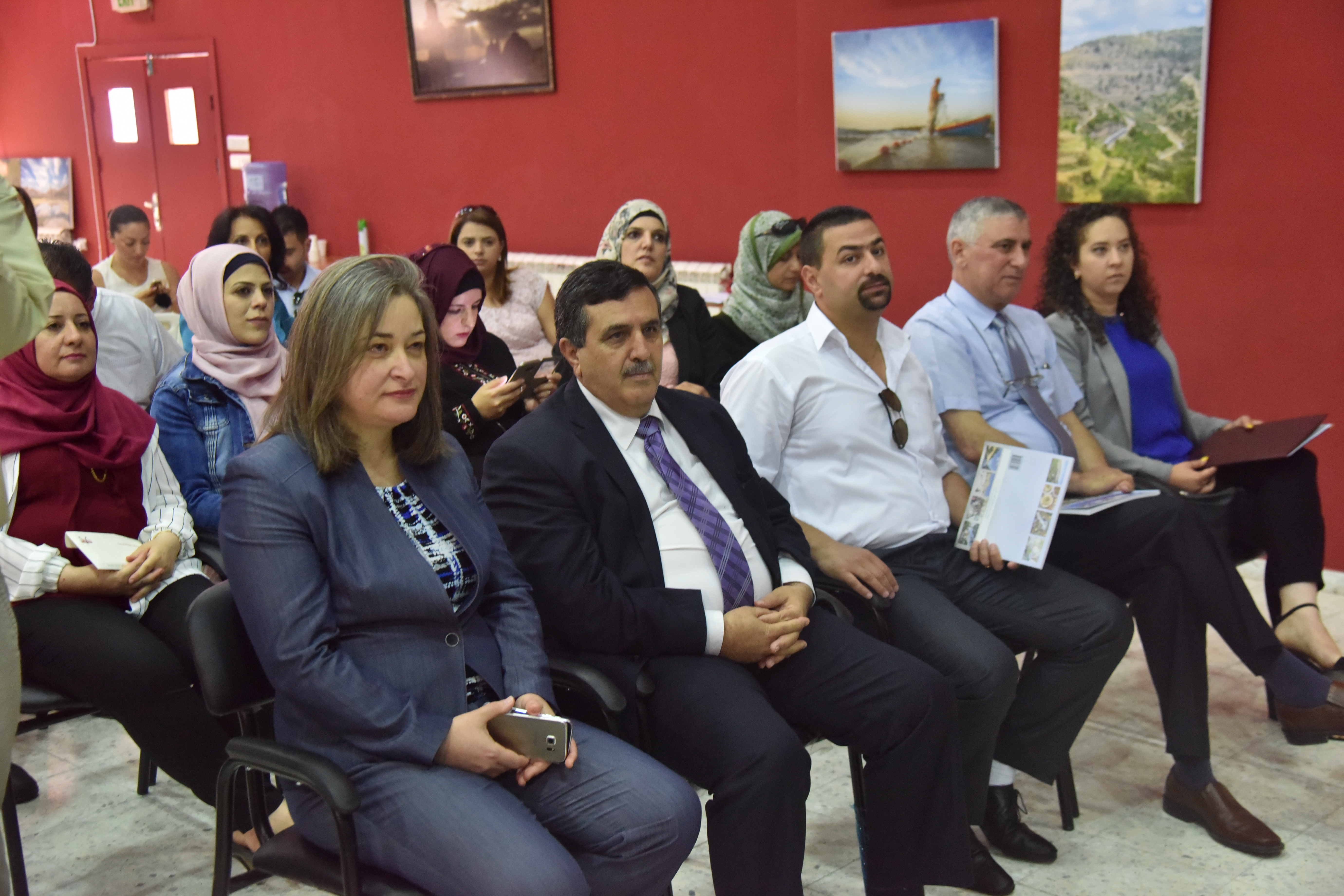 معايعة وسلمان يطلقان كتاب دليل بيت لحم المصور