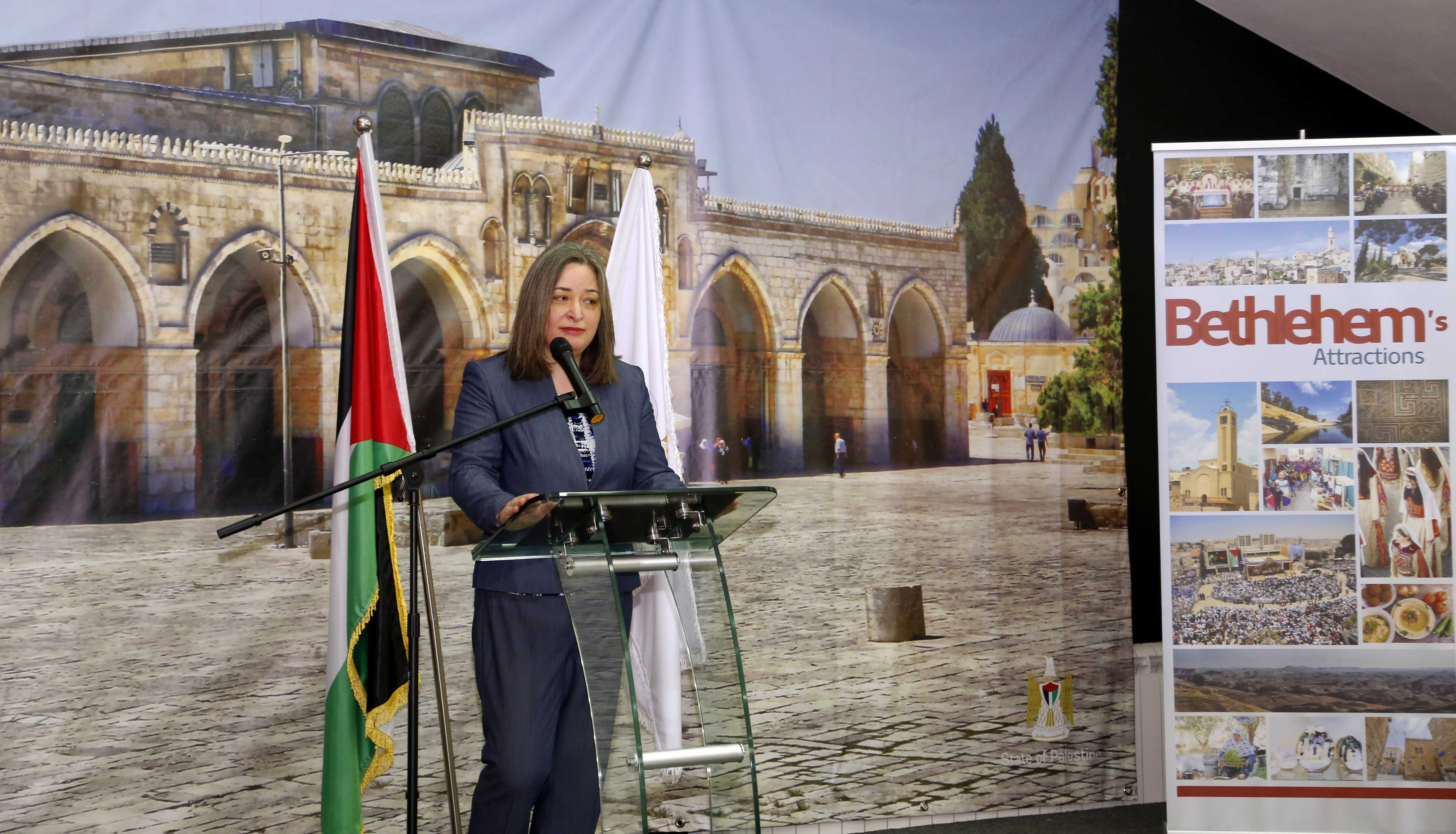 معايعة وسلمان يطلقان كتاب دليل بيت لحم المصور