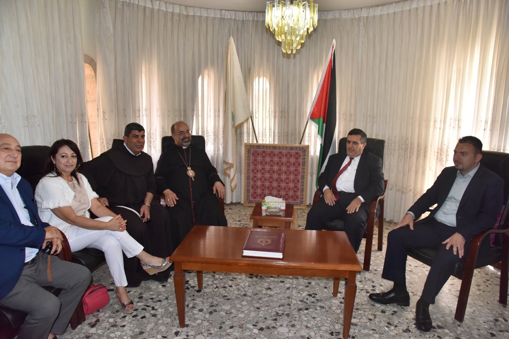 رئيس وأعضاء مجلس بلدية بيت لحم يستقبلون بطريرك الأقباط الكاثوليك في مصر والأب فلتس والوفد الإيطالي المرافق 