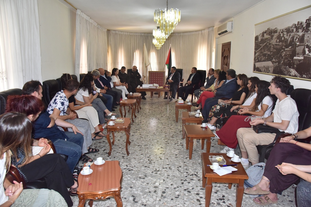 رئيس وأعضاء مجلس بلدية بيت لحم يستقبلون بطريرك الأقباط الكاثوليك في مصر والأب فلتس والوفد الإيطالي المرافق 