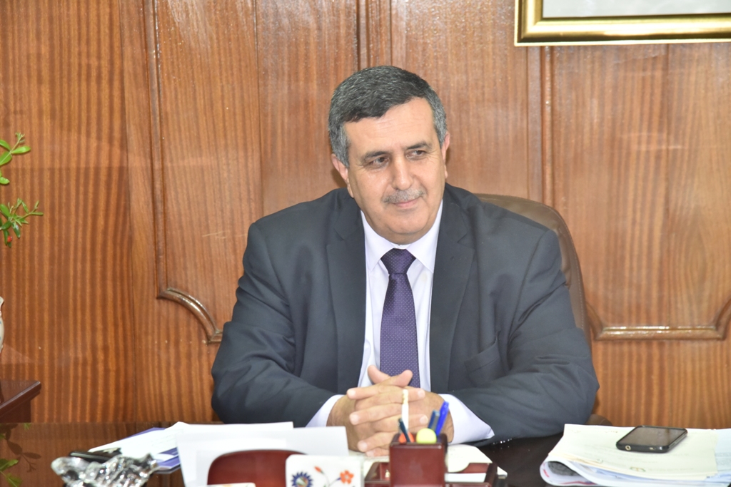 رئيس وأعضاء بلدية بيت لحم يستقبلون مدير عام الوكالة الفرنسية للتنمية ونائب ممثل هولندا ورئيس وأعضاء مجلس بلدي بيت فجار وتجار السوق القديم وطلبة صحافة أمريكيين