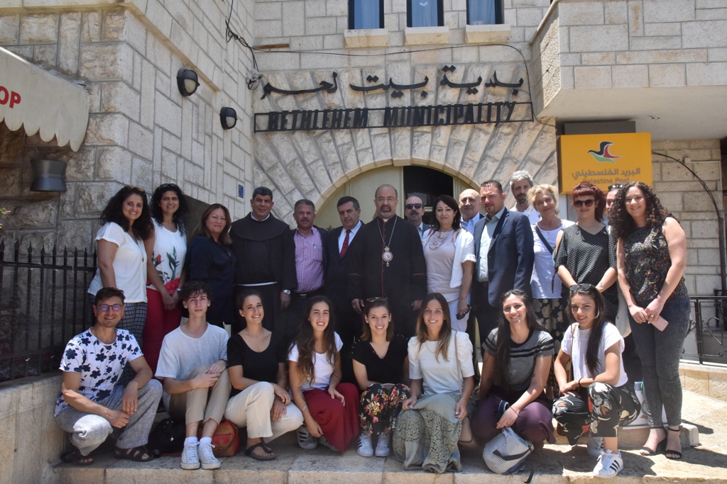 رئيس وأعضاء مجلس بلدية بيت لحم يستقبلون بطريرك الأقباط الكاثوليك في مصر والأب فلتس والوفد الإيطالي المرافق 