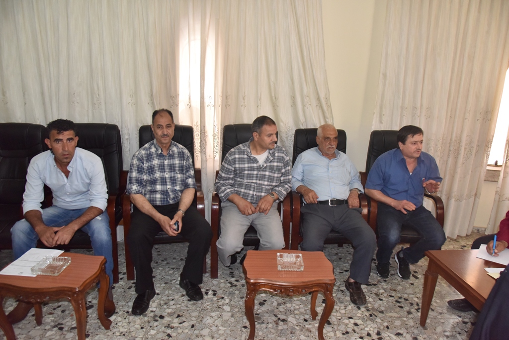 رئيس وأعضاء بلدية بيت لحم يستقبلون مدير عام الوكالة الفرنسية للتنمية ونائب ممثل هولندا ورئيس وأعضاء مجلس بلدي بيت فجار وتجار السوق القديم وطلبة صحافة أمريكيين