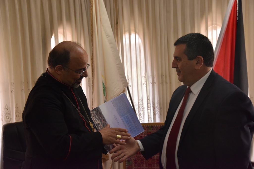 رئيس وأعضاء مجلس بلدية بيت لحم يستقبلون بطريرك الأقباط الكاثوليك في مصر والأب فلتس والوفد الإيطالي المرافق 