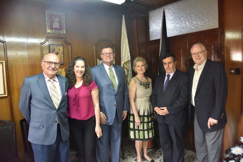  سلمان يستقبل الأمين العام للمنظمة الشرق أوسطية للسياحة ومدير جهاز المخابرات في محافظة بيت لحم ووفدا أميركيا ممثلا عن National Prayer Breakfast 