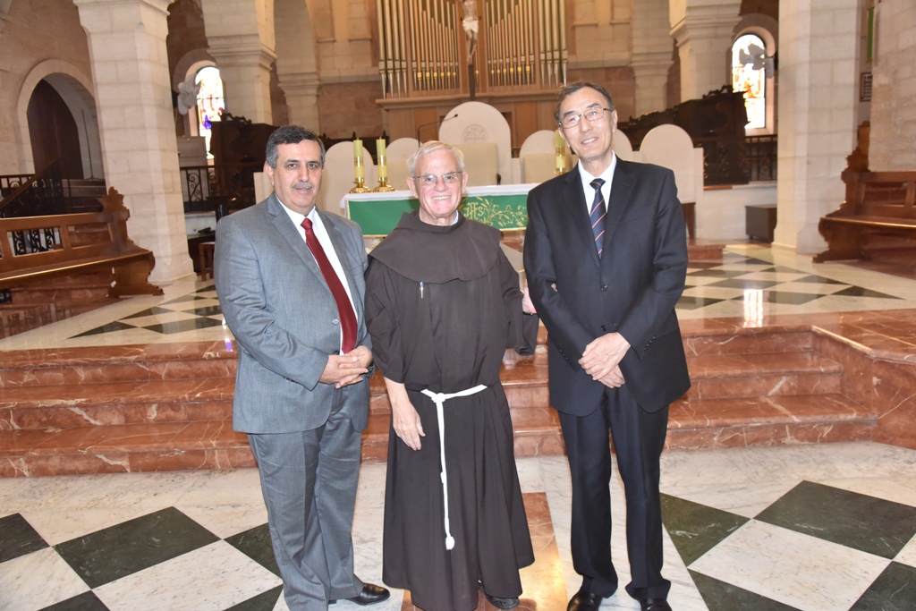 سلمان يشارك في إستقبال نائب رئيس البرلمان الصيني ويرافقه في جولته إلى كنيسة المهد ويستقبل وفدا برلمانيا مكسيكيا في دار البلدية