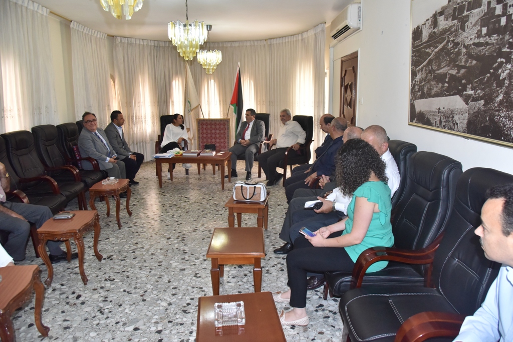 سلمان يشارك في إستقبال نائب رئيس البرلمان الصيني ويرافقه في جولته إلى كنيسة المهد ويستقبل وفدا برلمانيا مكسيكيا في دار البلدية