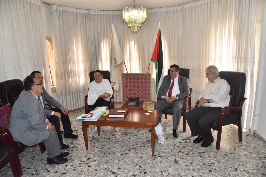 سلمان يشارك في إستقبال نائب رئيس البرلمان الصيني ويرافقه في جولته إلى كنيسة المهد ويستقبل وفدا برلمانيا مكسيكيا في دار البلدية