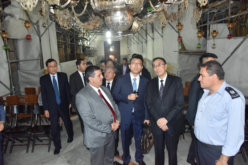 سلمان يشارك في إستقبال نائب رئيس البرلمان الصيني ويرافقه في جولته إلى كنيسة المهد ويستقبل وفدا برلمانيا مكسيكيا في دار البلدية