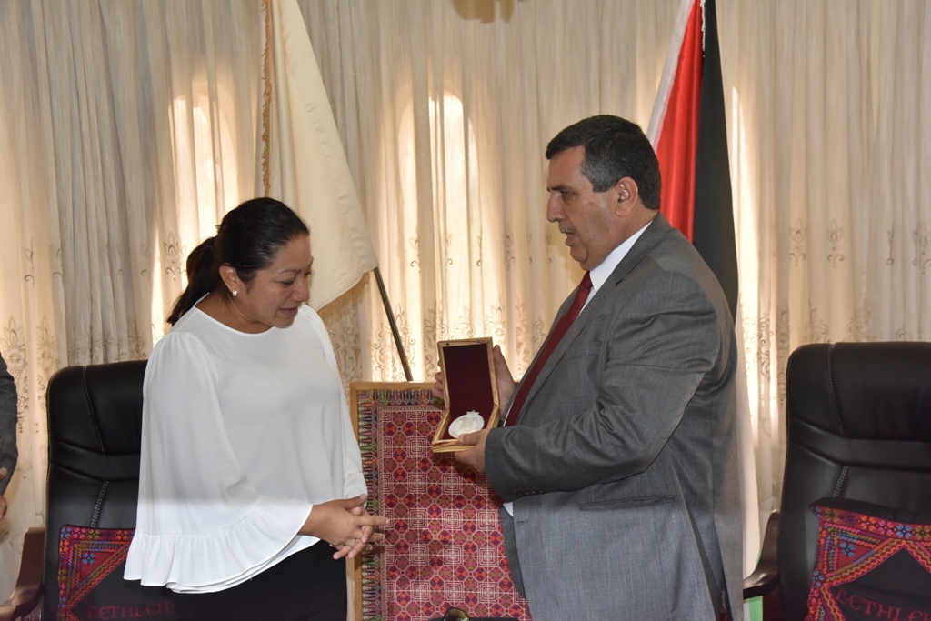 سلمان يشارك في إستقبال نائب رئيس البرلمان الصيني ويرافقه في جولته إلى كنيسة المهد ويستقبل وفدا برلمانيا مكسيكيا في دار البلدية