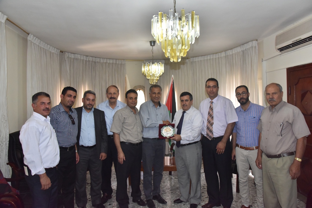  سلمان يستقبل وفد جامعة فلسطين الأهلية 