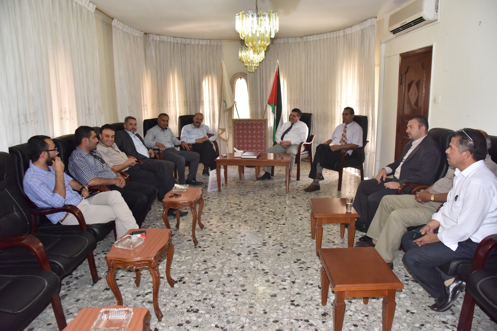  سلمان يستقبل وفد جامعة فلسطين الأهلية 