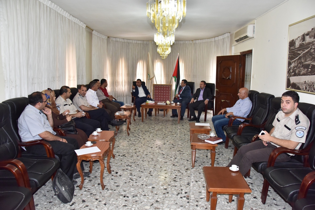  رئيس وأعضاء مجلس بلدية  بيت لحم يستقبلون وفد مديرية الإقتصاد الوطني والضابطة الجمركية 
