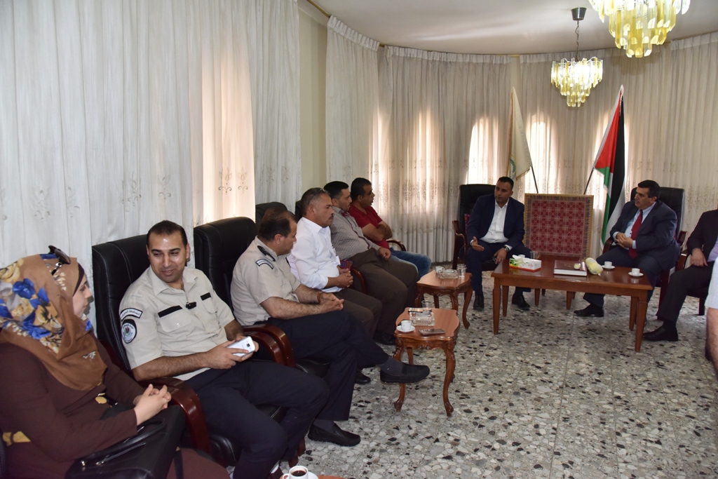  رئيس وأعضاء مجلس بلدية  بيت لحم يستقبلون وفد مديرية الإقتصاد الوطني والضابطة الجمركية 