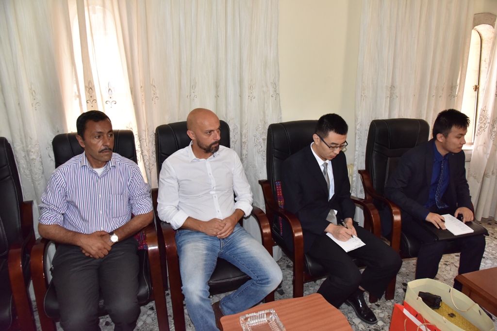 رئيس وأعضاء مجلس بلدية بيت لحم يستقبلون السفير الصيني لدى دولة فلسطين