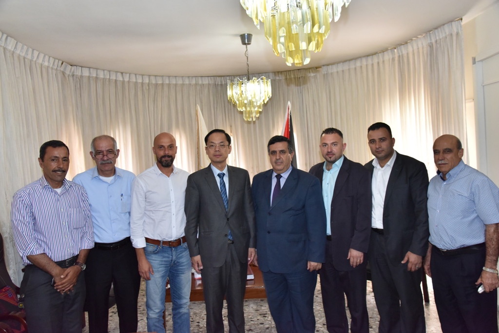 رئيس وأعضاء مجلس بلدية بيت لحم يستقبلون السفير الصيني لدى دولة فلسطين