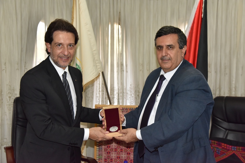 رئيس وأعضاء مجلس بلدية بيت لحم يستقبلون رئيس مؤسسة الفاتيكان والوفد المرافق 