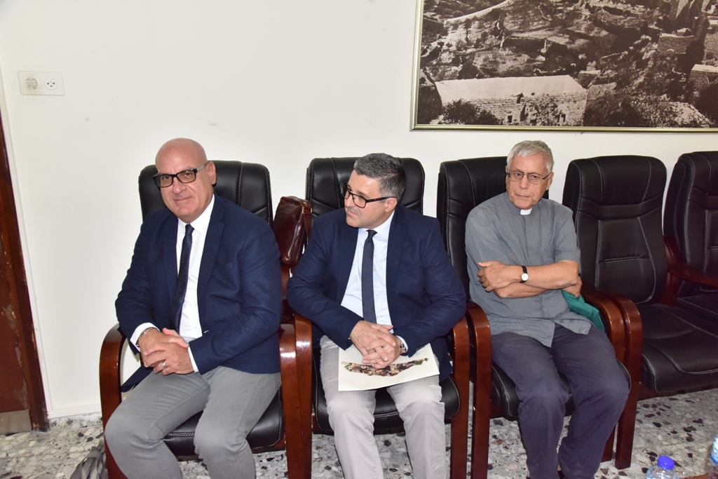 رئيس وأعضاء مجلس بلدية بيت لحم يستقبلون رئيس مؤسسة الفاتيكان والوفد المرافق 