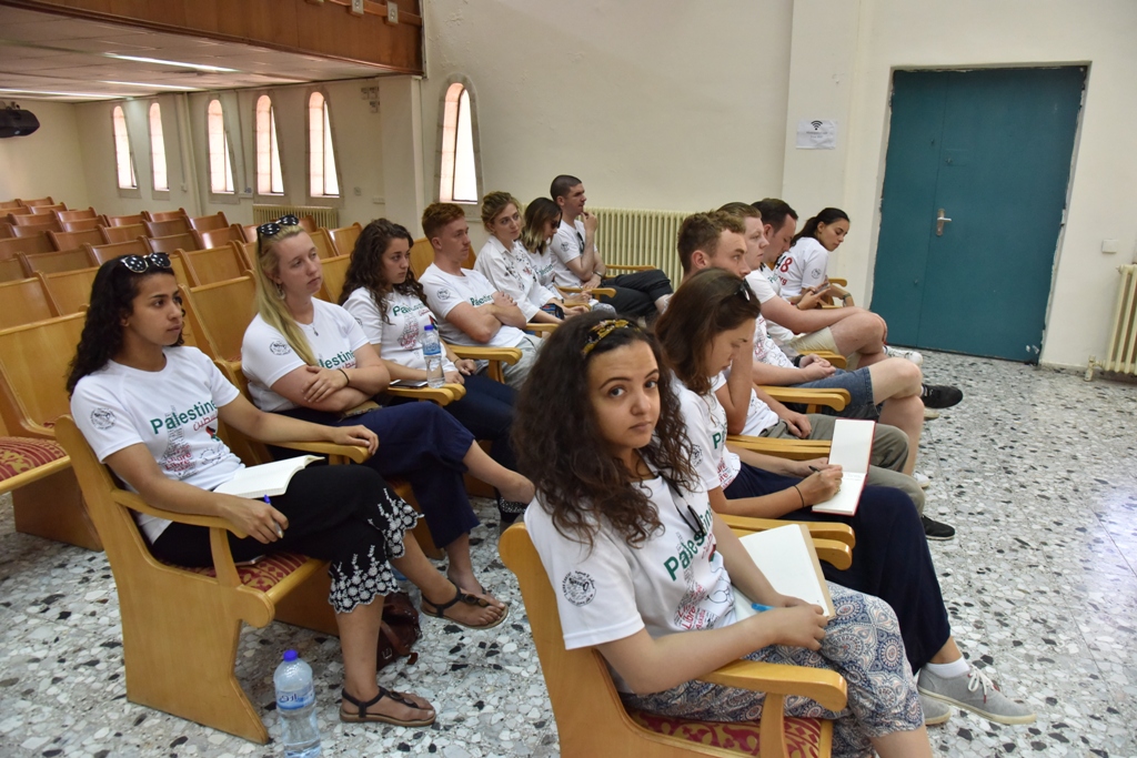 سلمان يتحدث عن تحديات بيت لحم أمام وفد المخيم الصيفي 16 للتضامن مع الشعب الفلسطيني