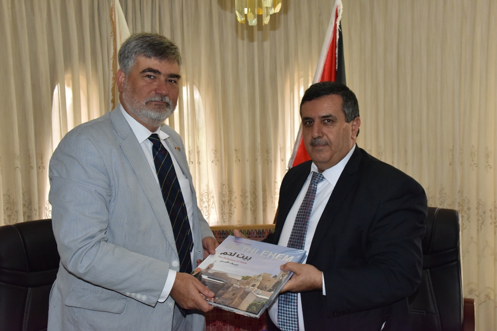 سلمان يستقبل ممثل كندا دوجلاس سكوت براودفوت